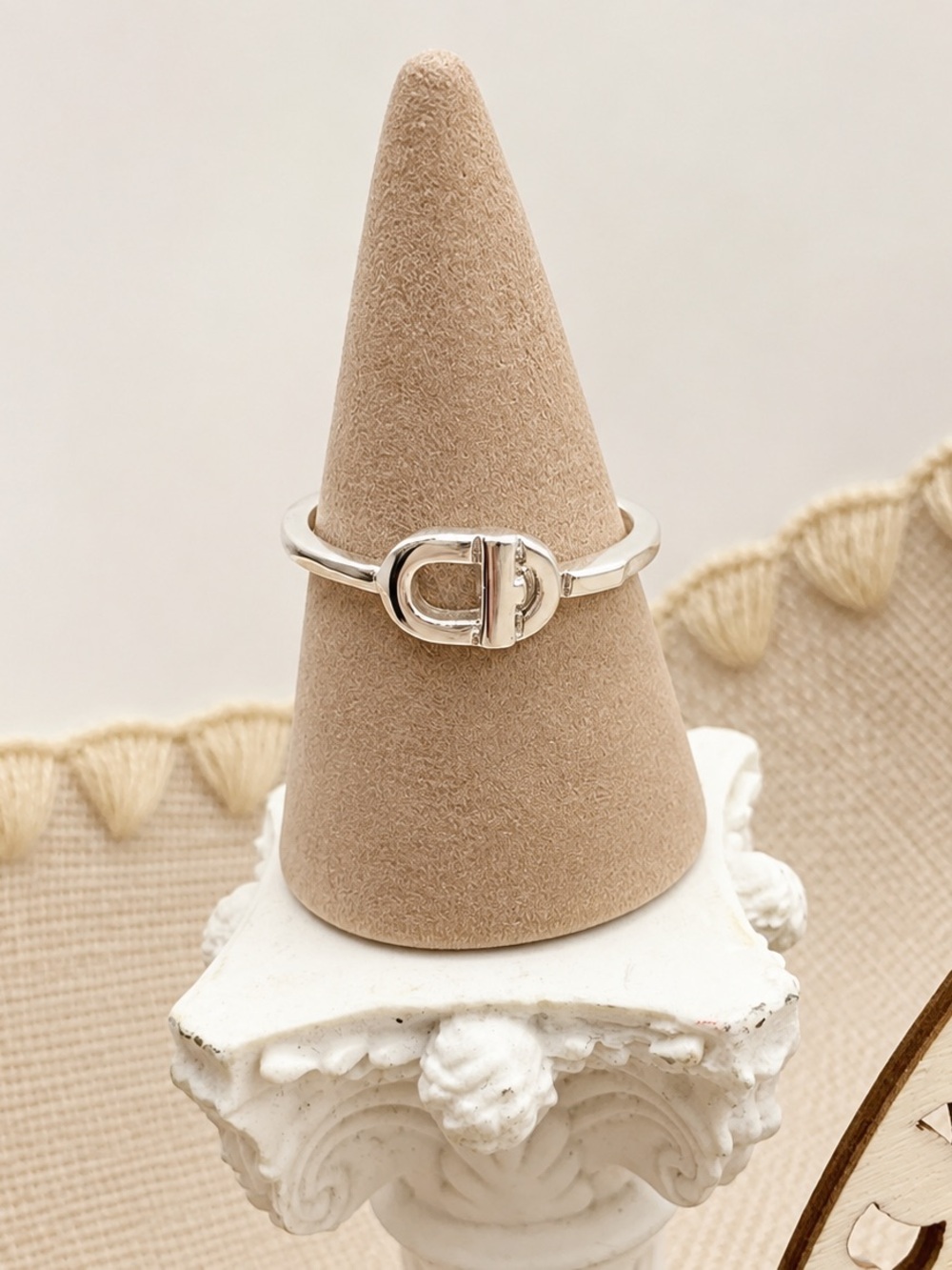 Elegant Silver Ring 8 925